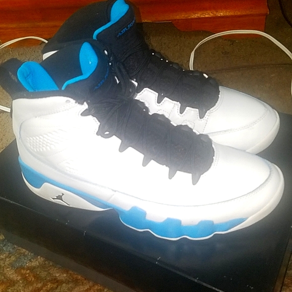 Air Jordan retro 9s - Picture 1 of 4